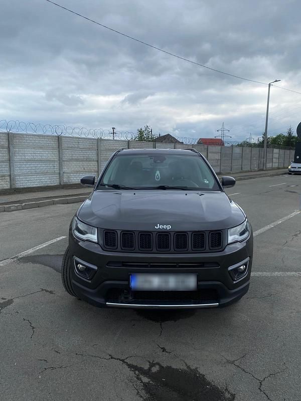 Grau Gebraucht 2018 Jeep Compass SUV | 14.500 € - Bild 1/4