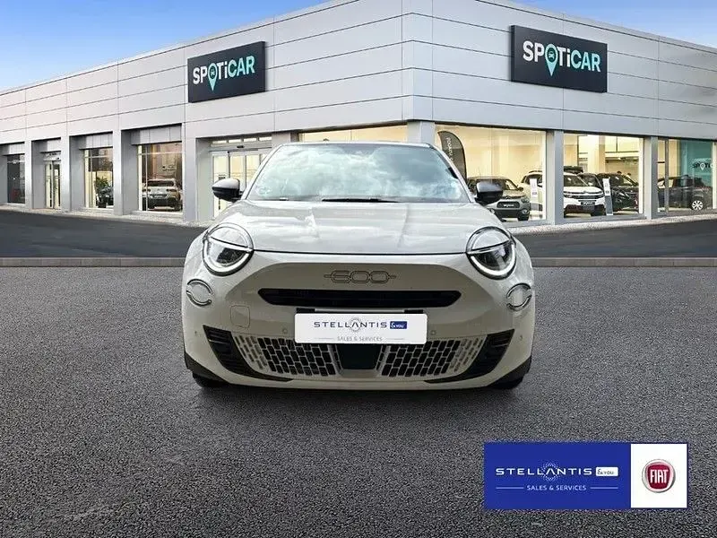 Neu Fiat 600 101 PS (74 kW) 2026 Weiß SUV