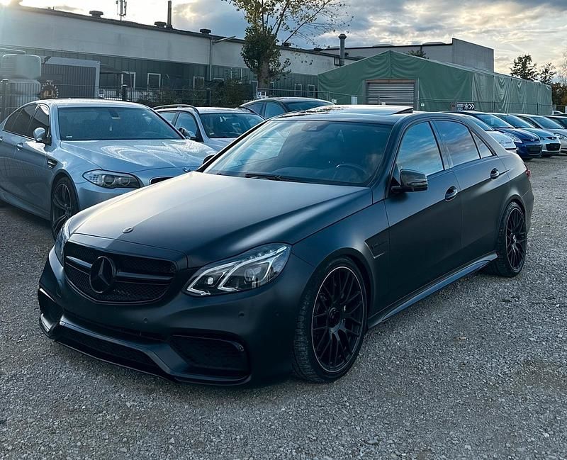 Schwarz Gebraucht 2013 Mercedes E63 AMG AMG Limousine | 38.999 € (Fairer Preis) - Bild 1/4
