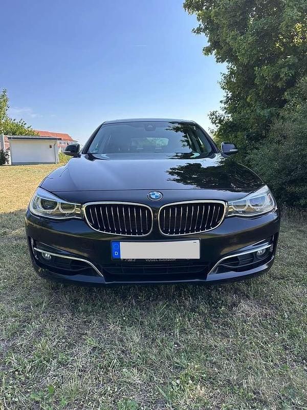 Schwarz Gebraucht 2015 BMW 330 Luxury Line Limousine | 21.500 € (Fairer Preis) - Bild 1/4
