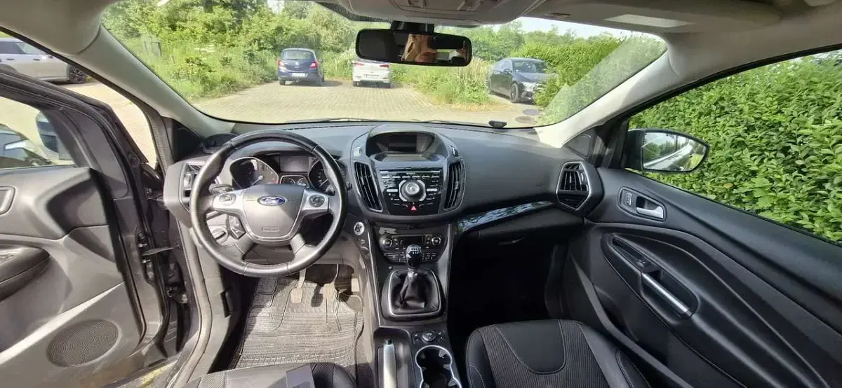 Gebraucht Ford Kuga Individual 150 PS (110 kW) 2015 Grau SUV