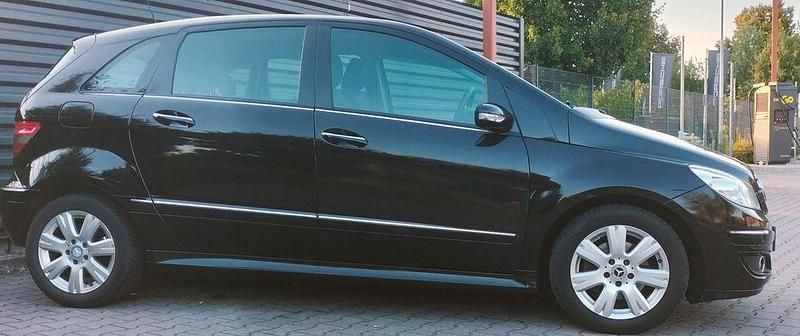 Schwarz Gebraucht 2009 Mercedes B180 Van / Kleinbus | 4.500 € (Guter Preis) - Bild 1/4
