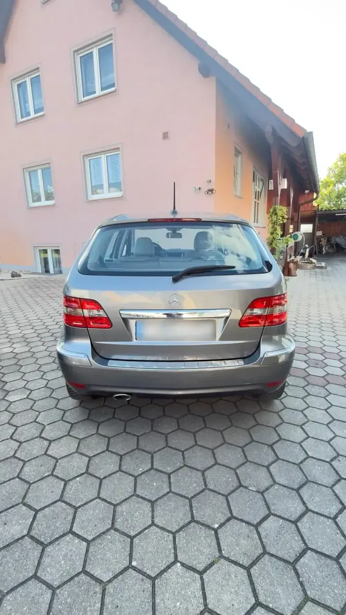 Gebraucht Mercedes B200 140 PS (102 kW) 2010 Grau Van / Kleinbus