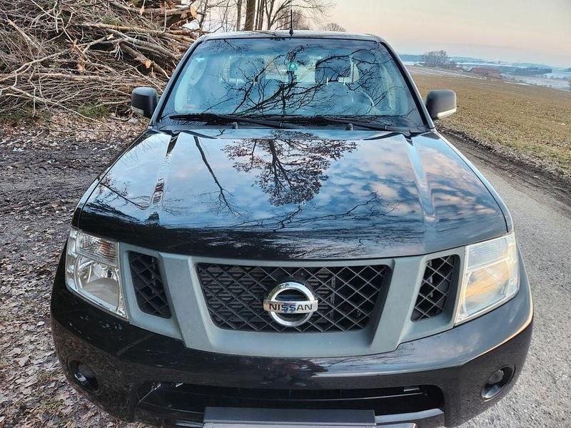 Gebraucht Nissan Navara XE 144 PS (105 kW) 2014 Schwarz Abholung