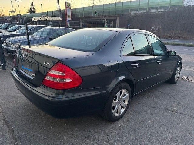Gebraucht Mercedes E220 150 PS (110 kW) 2005 Schwarz Limousine