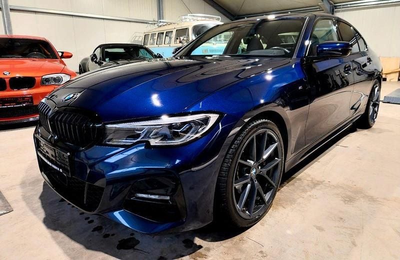 Blau Gebraucht 2019 BMW 330 M Sport Limousine | 34.499 € - Bild 1/4