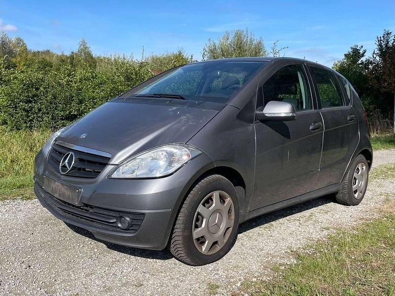 Gebraucht Mercedes A180 109 PS (80 kW) 2011 Grau Kleinwagen