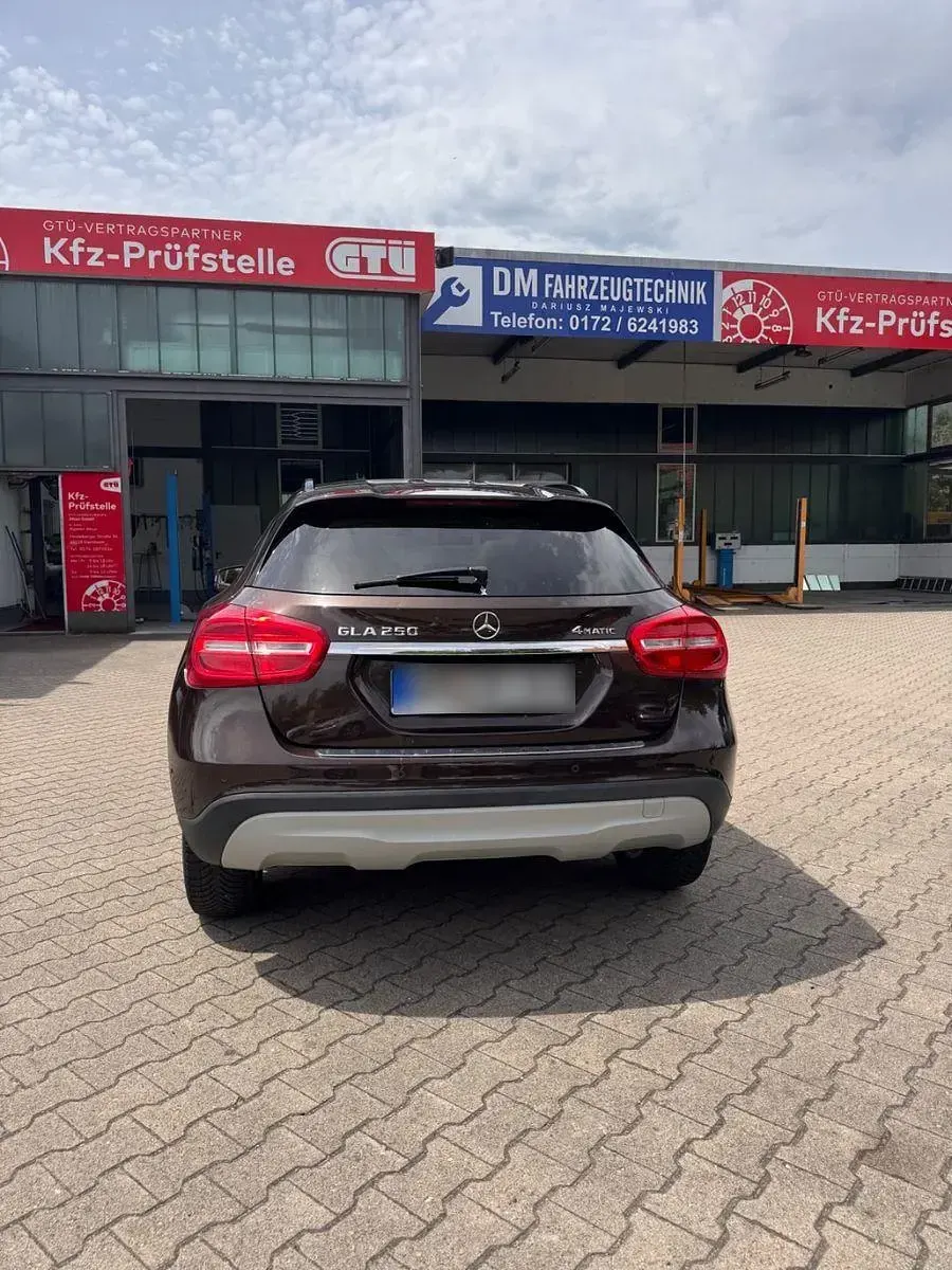 Gebraucht Mercedes GLA250 211 PS (155 kW) 2014 Braun SUV
