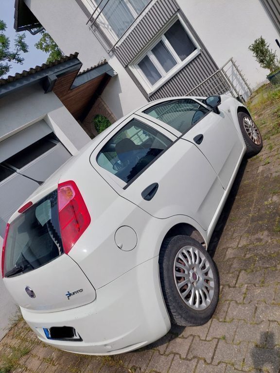 Weiß Gebraucht 2011 Fiat Punto Kleinwagen | 2.490 € (Superpreis) - Bild 1/4