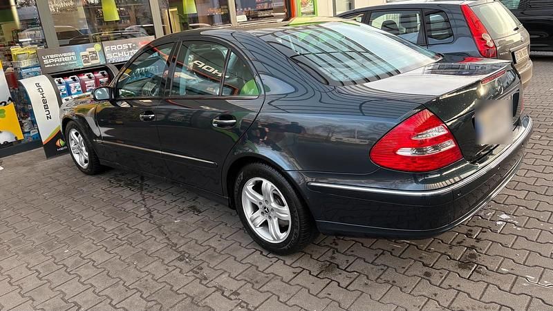 Gebraucht Mercedes E280 231 PS (169 kW) 2005 Schwarz Limousine