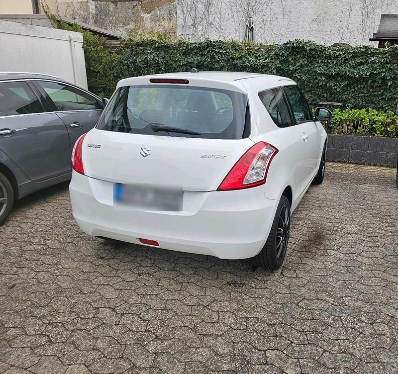 Gebraucht Suzuki Swift 94 PS (69 kW) 2013 Weiß Kleinwagen