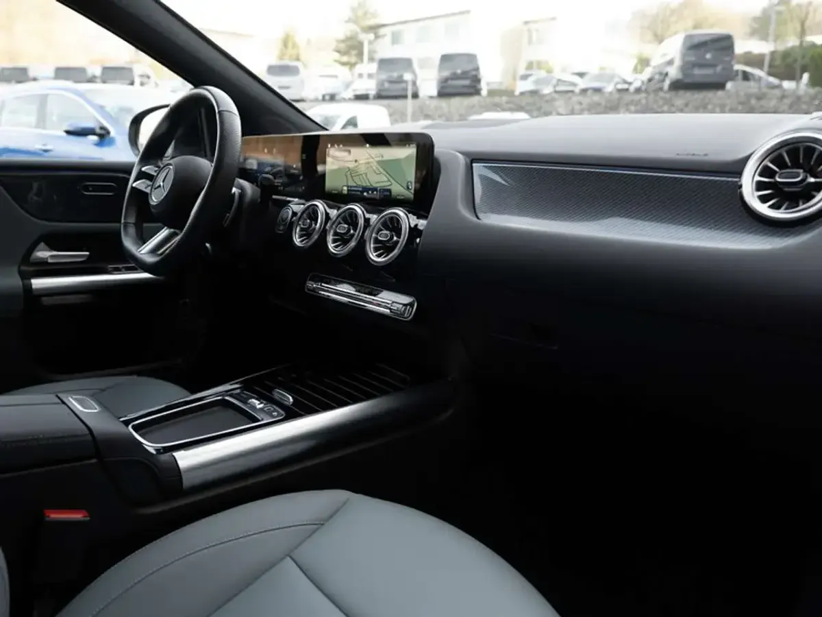 Gebraucht Mercedes B220 AMG 190 PS (139 kW) 2024 Schwarz Kleinwagen