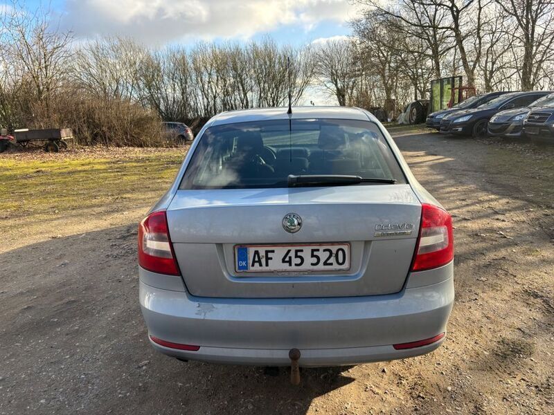 Blau Gebraucht 2009 Skoda Octavia GreenLine Limousine | 1.200 € - Bild 1/4