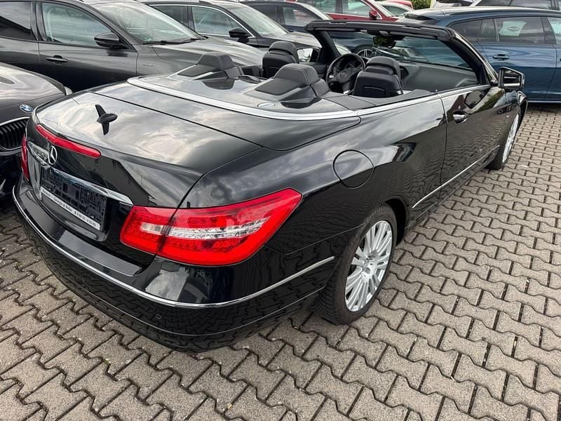 Second-hand Mercedes E200 184 CP (135 kW) 2010 Negru Cabrio