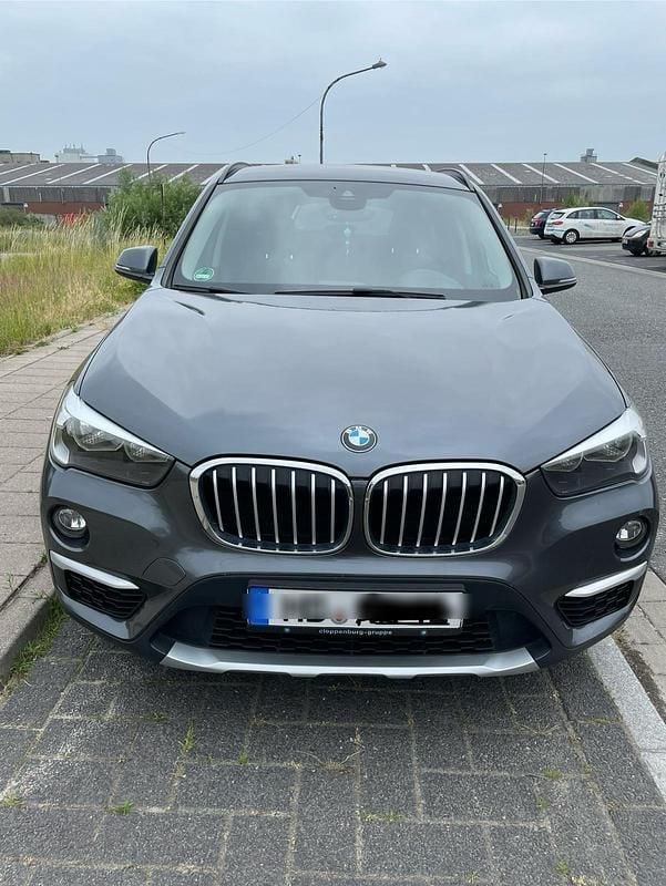 Grau Gebraucht 2016 BMW X1 xLine SUV | 16.300 € (Superpreis) - Bild 1/4