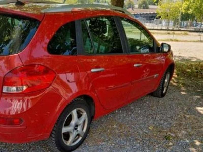 Hellrot Gebraucht 2010 Renault Clio GrandTour Dynamique Kombi | 1.400 € - Bild 1/4