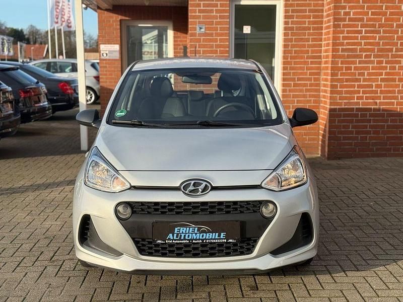 Gebraucht Hyundai i10 Select 67 PS (49 kW) 2019 Silber Kleinwagen