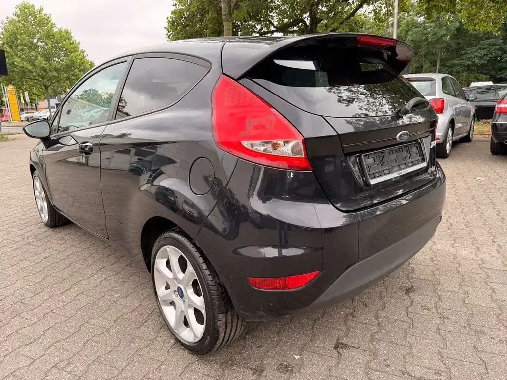 Gebraucht Ford Fiesta Titanium 82 PS (60 kW) 2011 Schwarz Kleinwagen