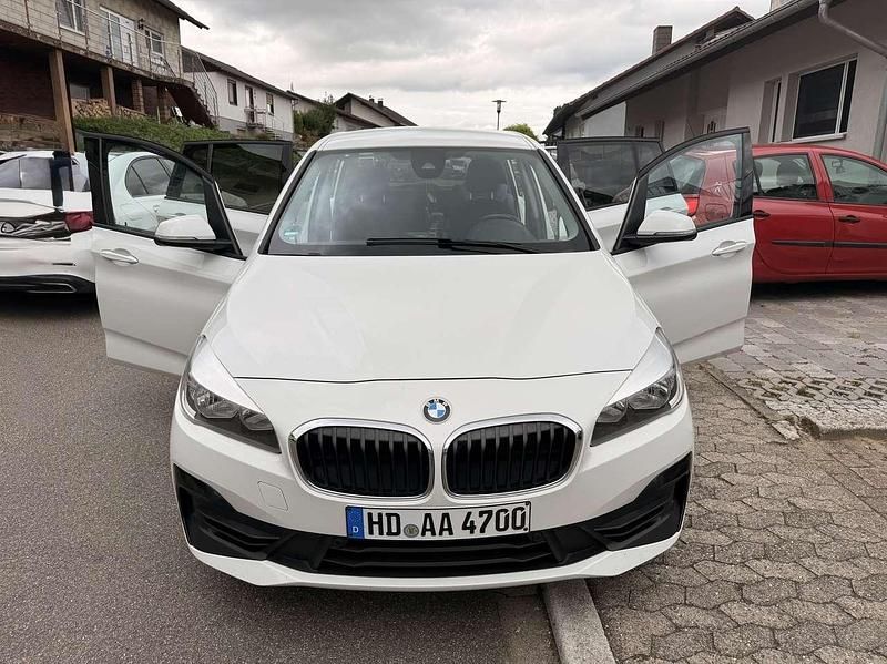 Gebraucht BMW 218 150 PS (110 kW) 2018 Weiß Van / Kleinbus