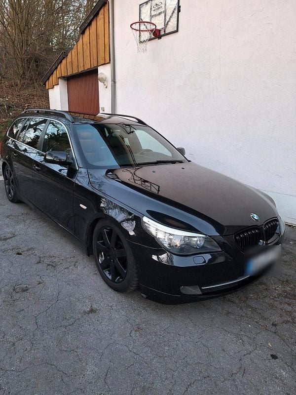 Gebraucht BMW 523 190 PS (139 kW) 2008 Schwarz Kombi