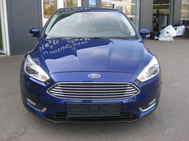 Gebraucht Ford Focus Titanium 120 PS (88 kW) 2016 Blau Limousine