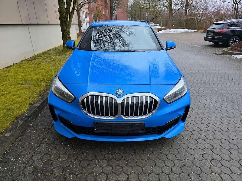 Gebraucht BMW 118 M Sport 136 PS (100 kW) 2022 Misano blau metallic Kleinwagen