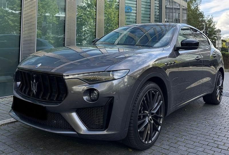 Grau Gebraucht 2020 Maserati Levante SUV | 62.999 € - Bild 1/4