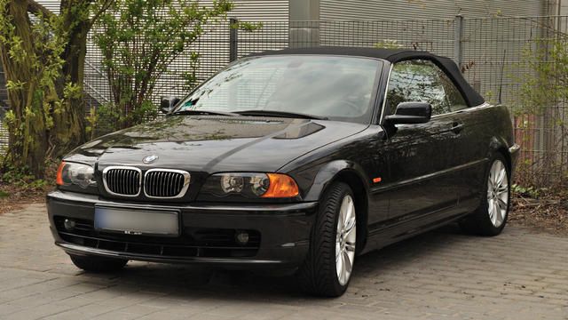 Gebraucht BMW 323 Cabriolet 170 PS (125 kW) 2000 Schwarz metallic Cabrio
