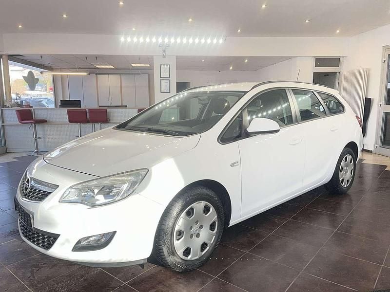 Gebraucht Opel Astra Edition 110 PS (80 kW) 2012 Weiß Kombi