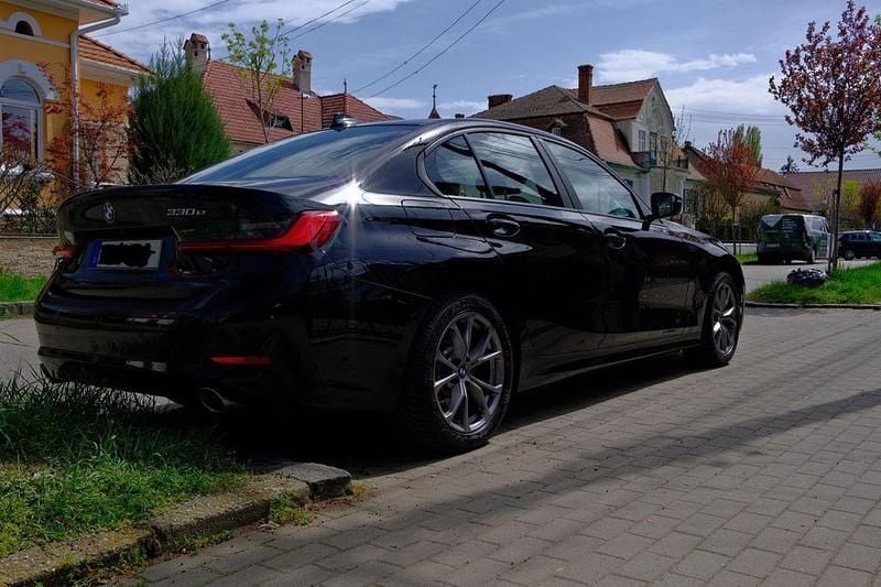 Używany BMW 330e Advantage 292 KM (214 kW) 2019 Czarny Sedan/Limuzyna