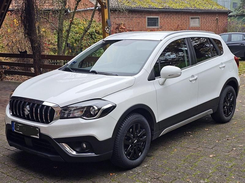 Weiß Gebraucht 2018 Suzuki SX4 S-Cross Comfort SUV | 9.750 € (Superpreis) - Bild 1/4