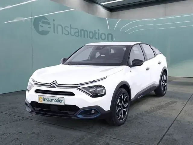 Używany Citroën e-C4 100 kW (136 KM) 2023 Biały Sedan/Limuzyna