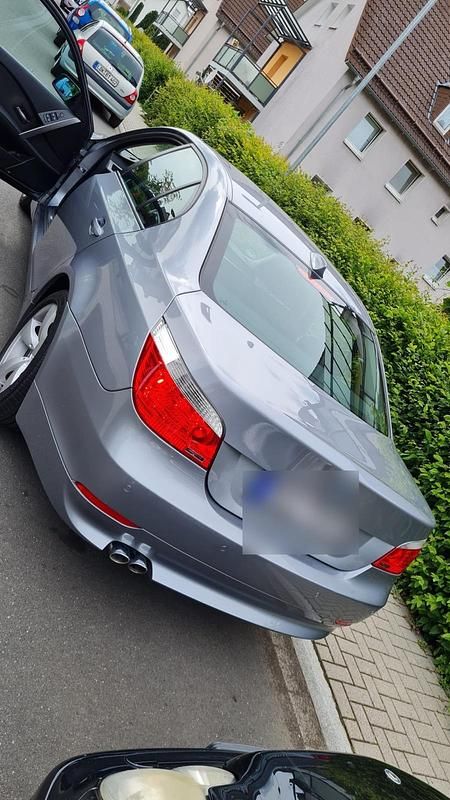 Gebraucht BMW 525 177 PS (130 kW) 2007 Silber Limousine