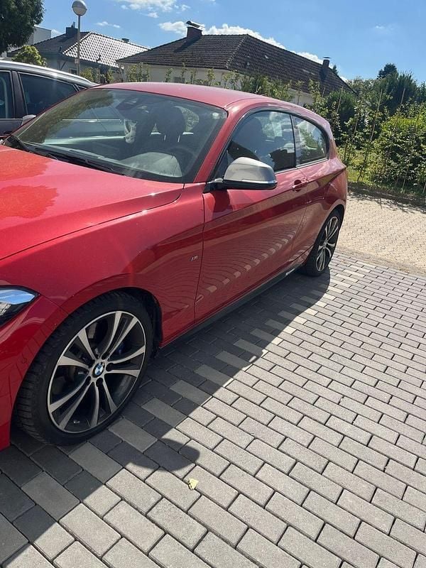 Rot Gebraucht 2018 BMW M140 M Sport Limousine | 35.000 € (Guter Preis) - Bild 1/4