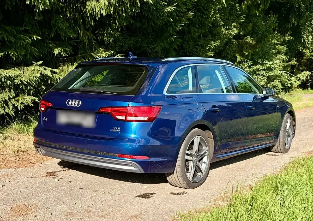 Gebraucht Audi A4 Sport 218 PS (160 kW) 2017 Blau Kombi