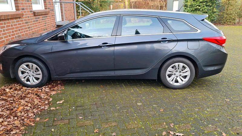 Gebraucht Hyundai i40 Edition 136 PS (100 kW) 2012 Grau Kombi