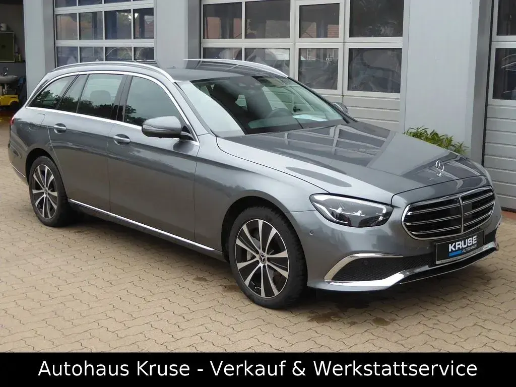 Gebraucht Mercedes E300 194 PS (142 kW) 2023 Grau Limousine