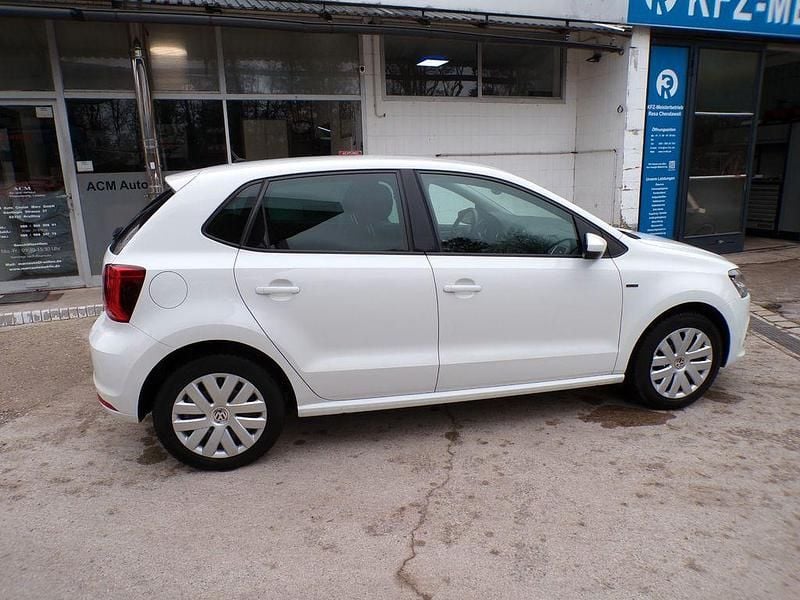 Gebraucht VW Polo LOUNGE 75 PS (55 kW) 2015 Weiß Limousine