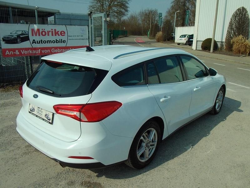 Gebraucht Ford Focus Titanium 101 PS (74 kW) 2022 Weiß Kombi