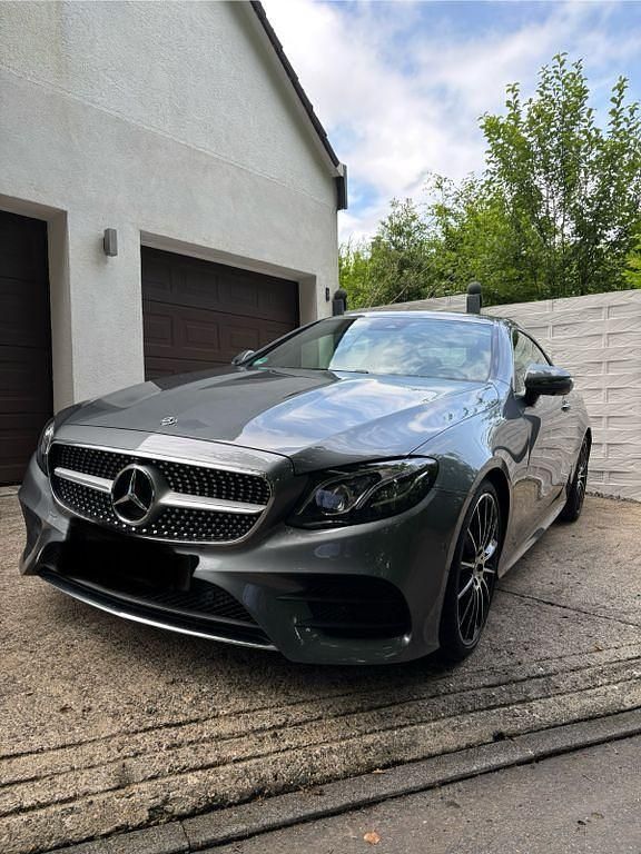 Grau Gebraucht 2018 Mercedes E300 AMG Coupé | 40.999 € (Etwas zu teuer) - Bild 1/4
