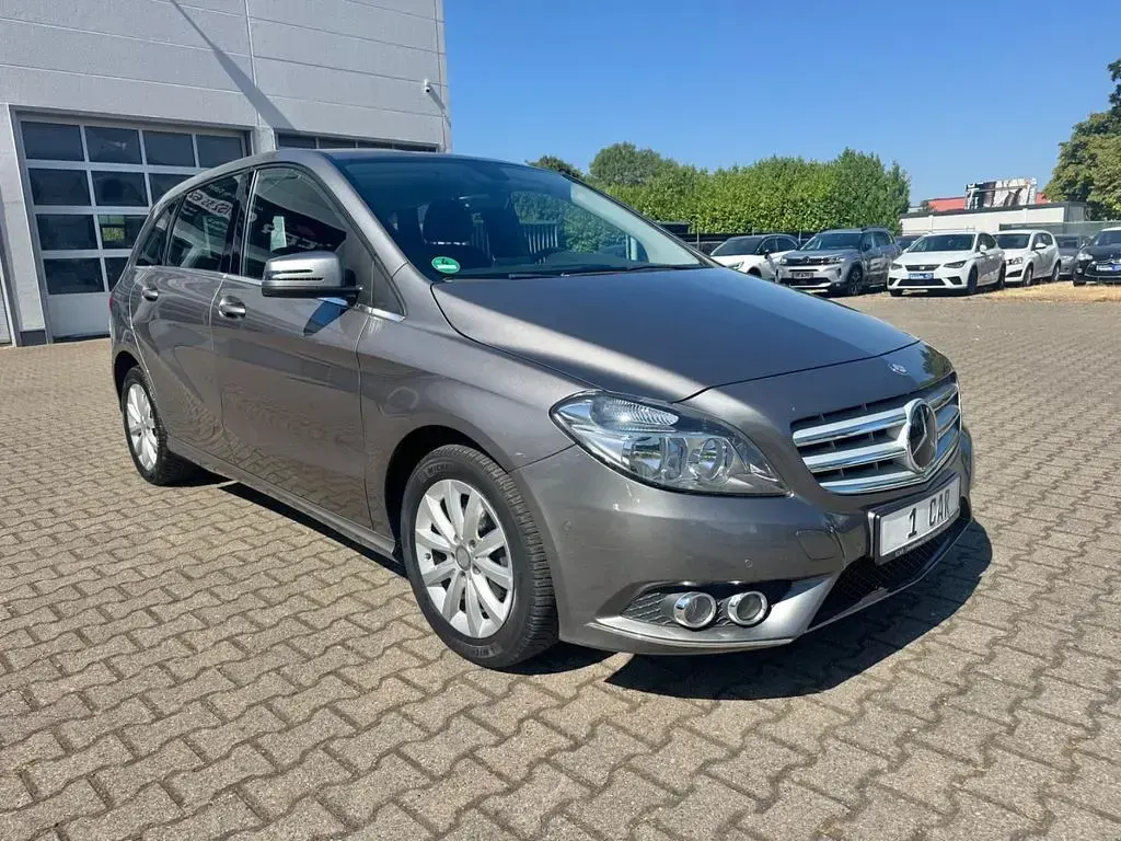 Gebraucht Mercedes B180 109 PS (80 kW) 2014 Grau Kleinwagen