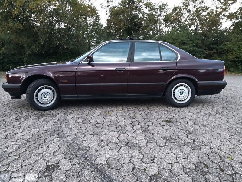 Rot Gebraucht 1995 BMW 520 Limousine | 6.200 € - Bild 1/4