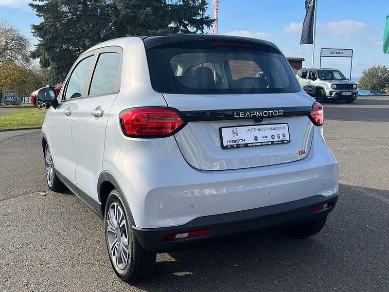 Neu Leapmotor T03 69 kW (95 PS) 2026 Glacier blue Kleinwagen