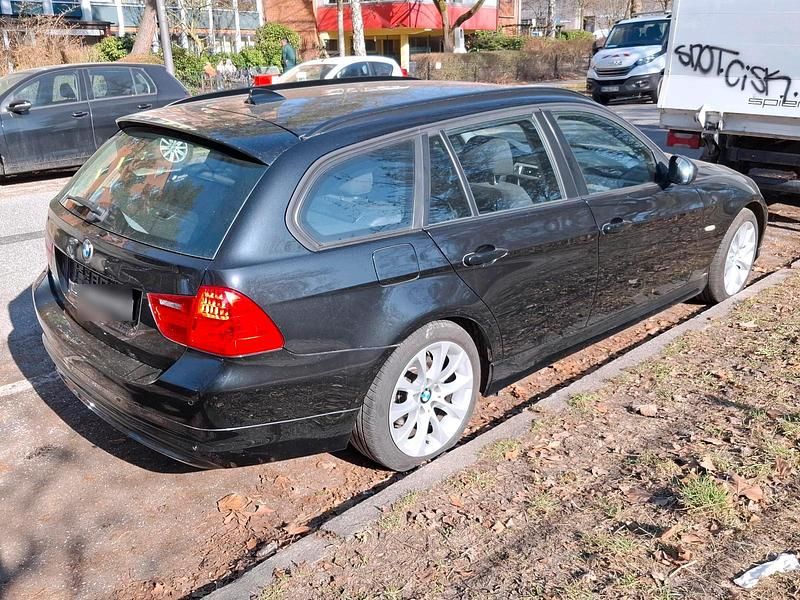 Gebraucht BMW 316 116 PS (85 kW) 2011 Schwarz Kombi