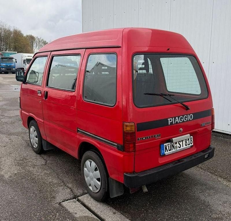 Gebraucht Piaggio Porter 69 PS (50 kW) 2013 Rot Van / Kleinbus