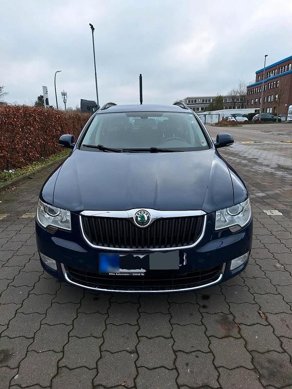 Gebraucht Skoda Superb 200 PS (147 kW) 2011 Blau Kombi