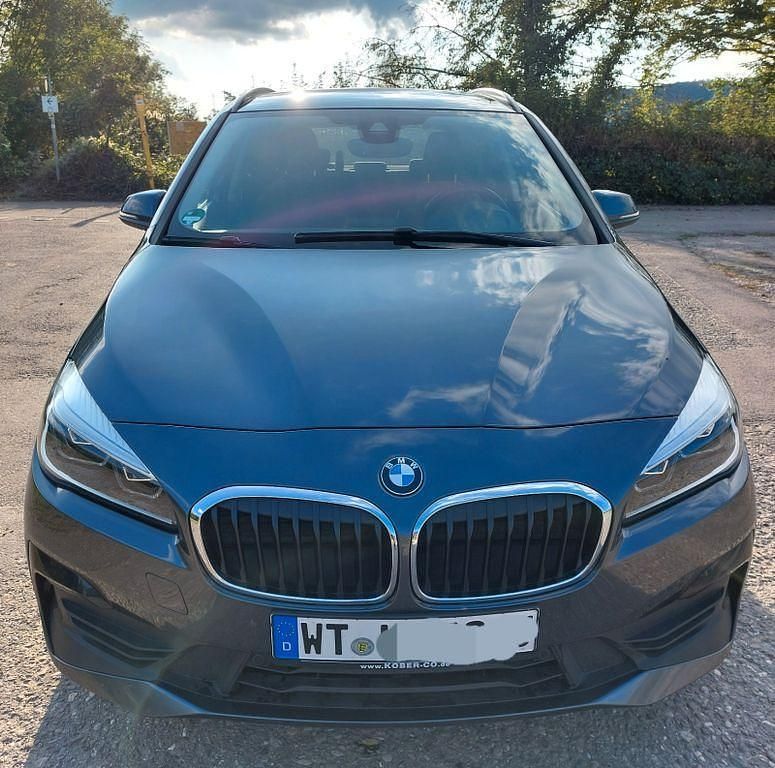 Grau Gebraucht 2020 BMW 216 Active Tourer Advantage Van / Kleinbus | 14.499 € (Superpreis) - Bild 1/4