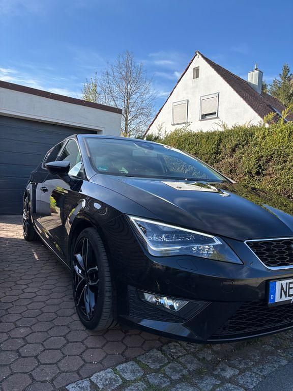 Second-hand Seat Leon FR 184 CP (135 kW) 2014 Negru Berlinǎ