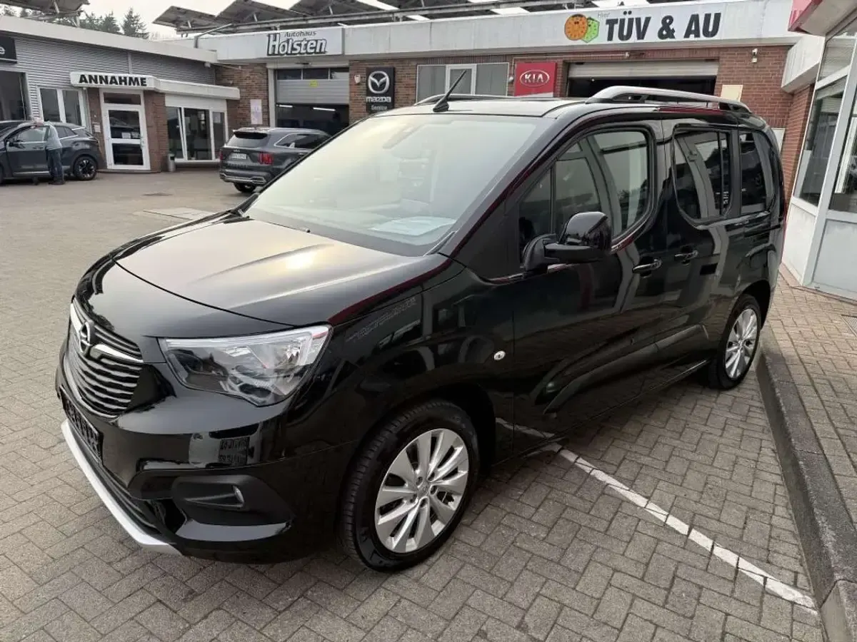 Gebraucht Opel Combo Life Innovation 131 PS (96 kW) 2018 Schwarz Van / Kleinbus