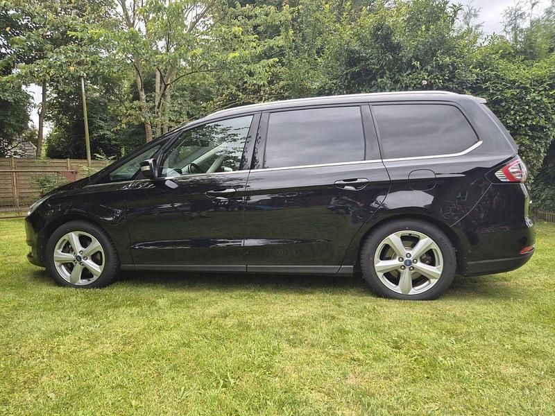 Schwarz Gebraucht 2016 Ford Galaxy Van / Kleinbus | 16.000 € (Superpreis) - Bild 1/4